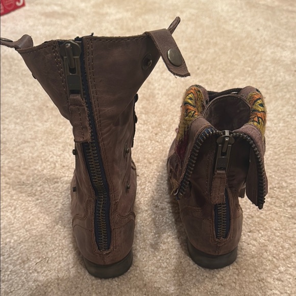 Women’s Steve Madden Brown Military Boots with Patterned Interior - size 8.5 - Picture 4 of 6